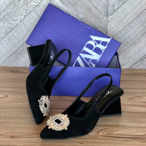 TRIANGLE HEELS