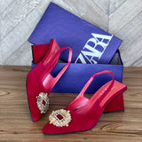 TRIANGLE HEELS