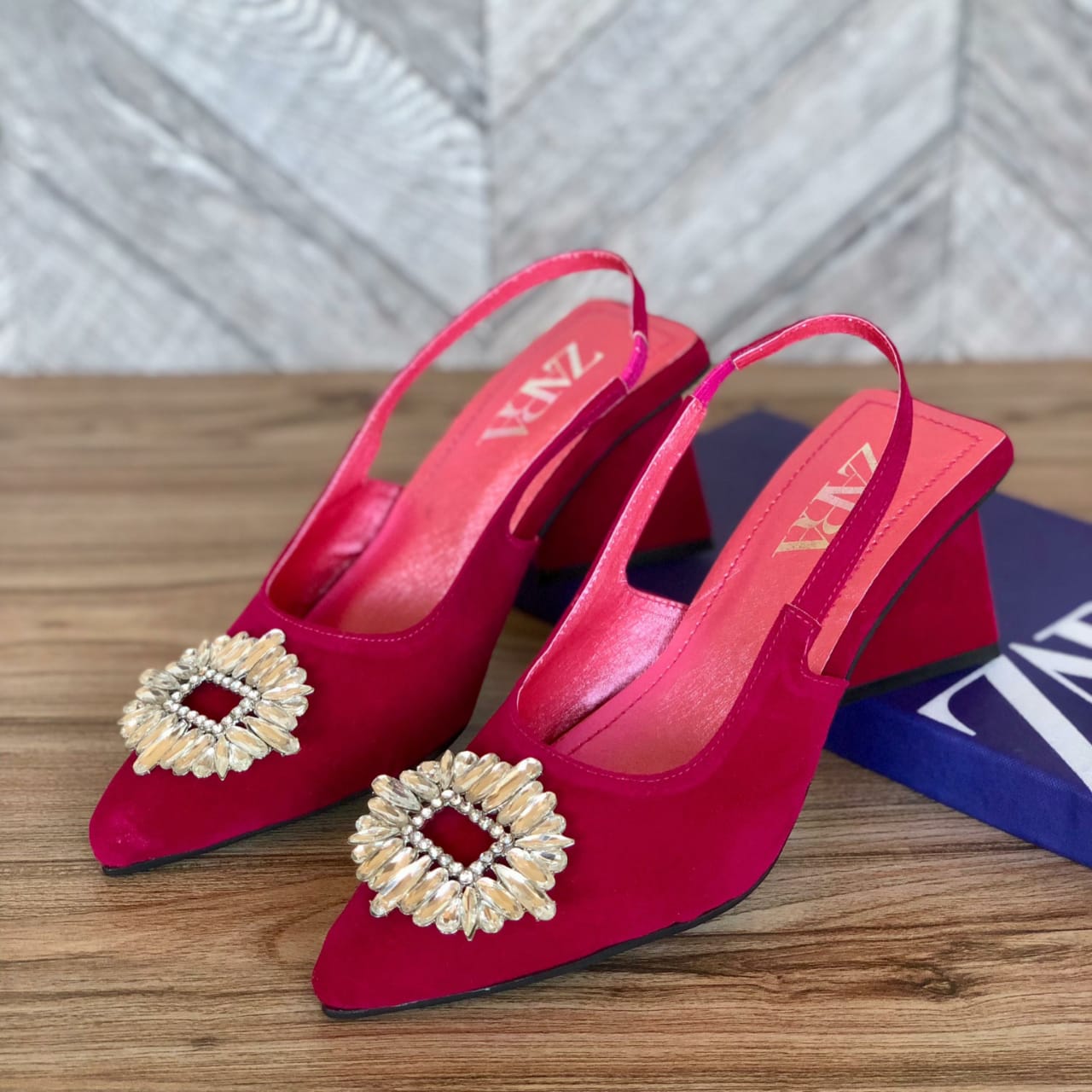 TRIANGLE HEELS