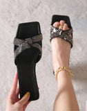 KNOTTED FLATS