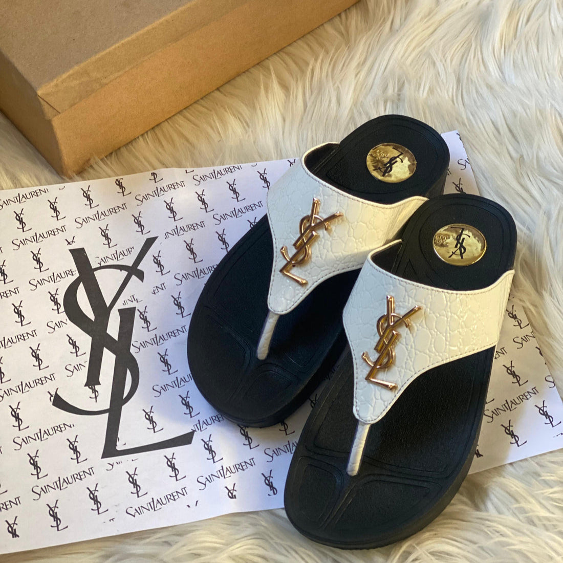 CROCODILE FLIP FLOPS