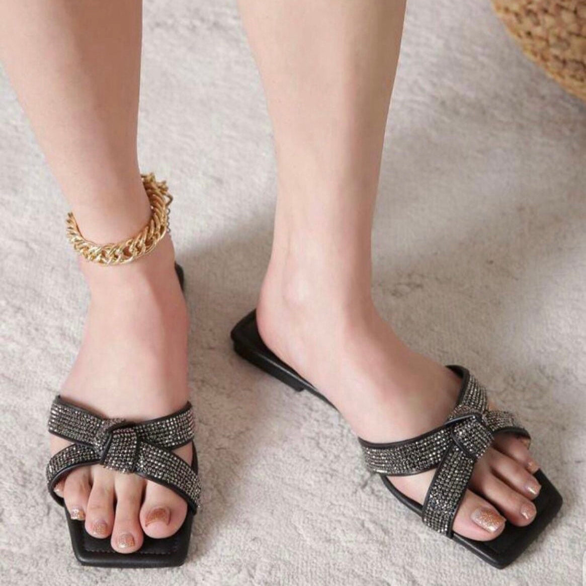 KNOTTED FLATS