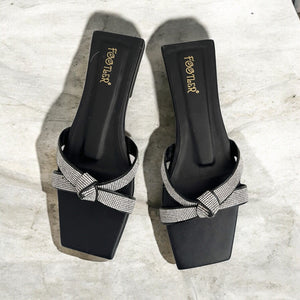 KNOTTED FLATS