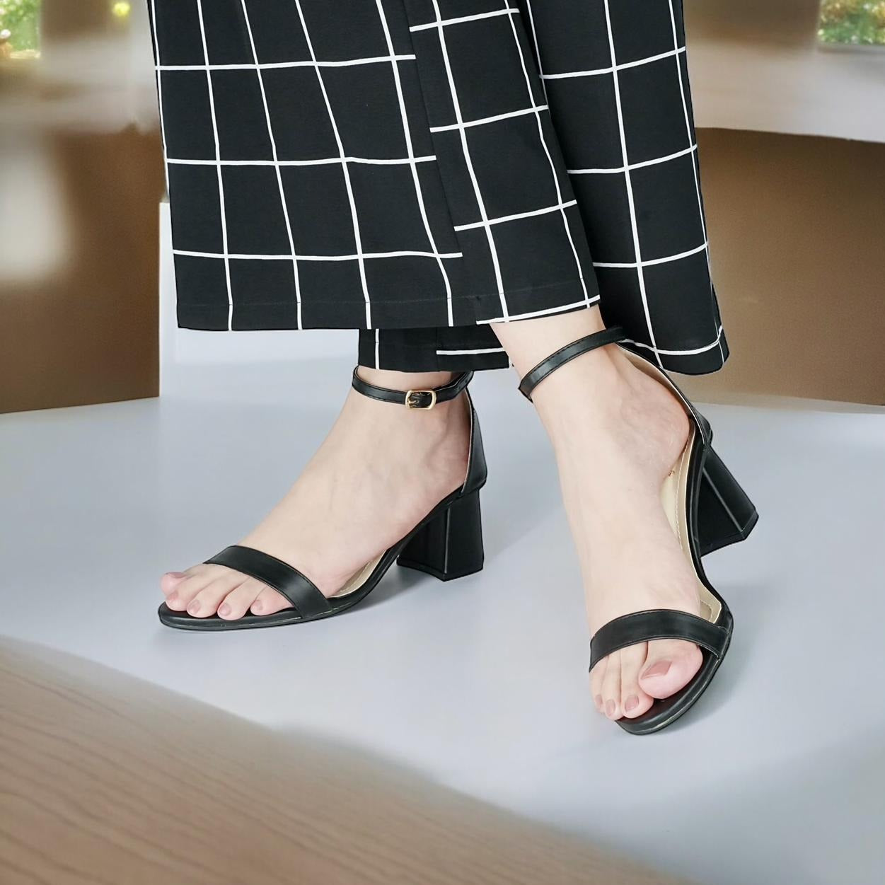 PLAIN SANDAL